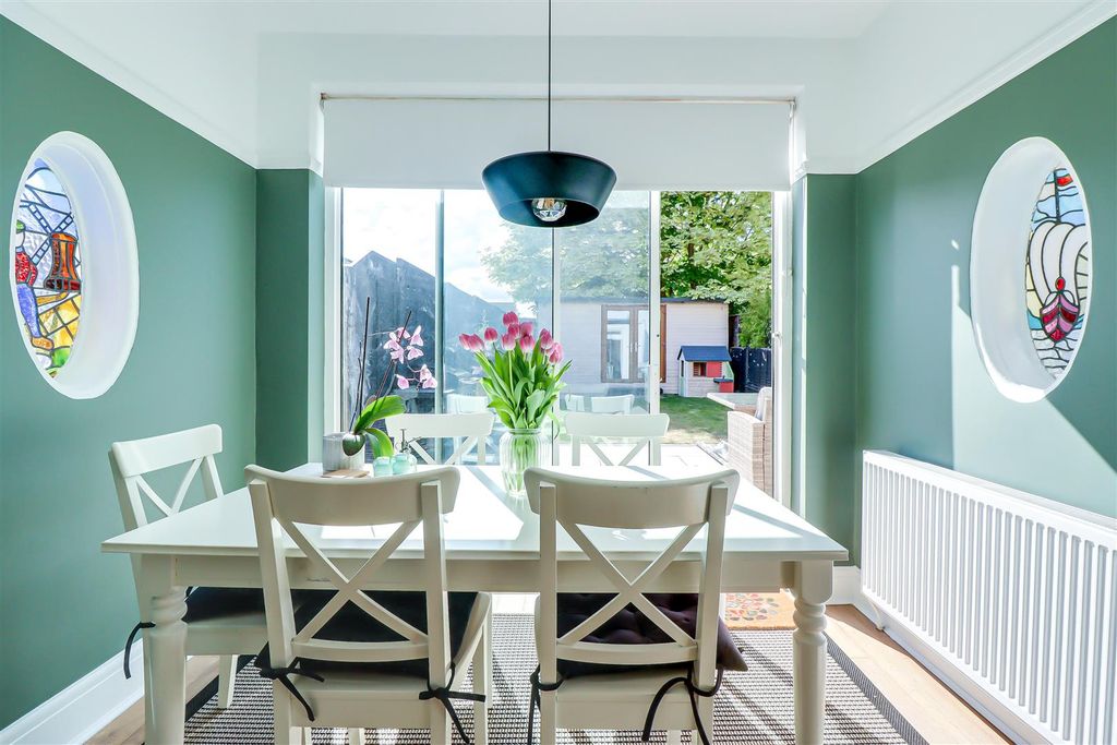 Additional image 9 of 3 bed semi-detached house for saleCheltenham Drive, Leigh-On-Sea SS9