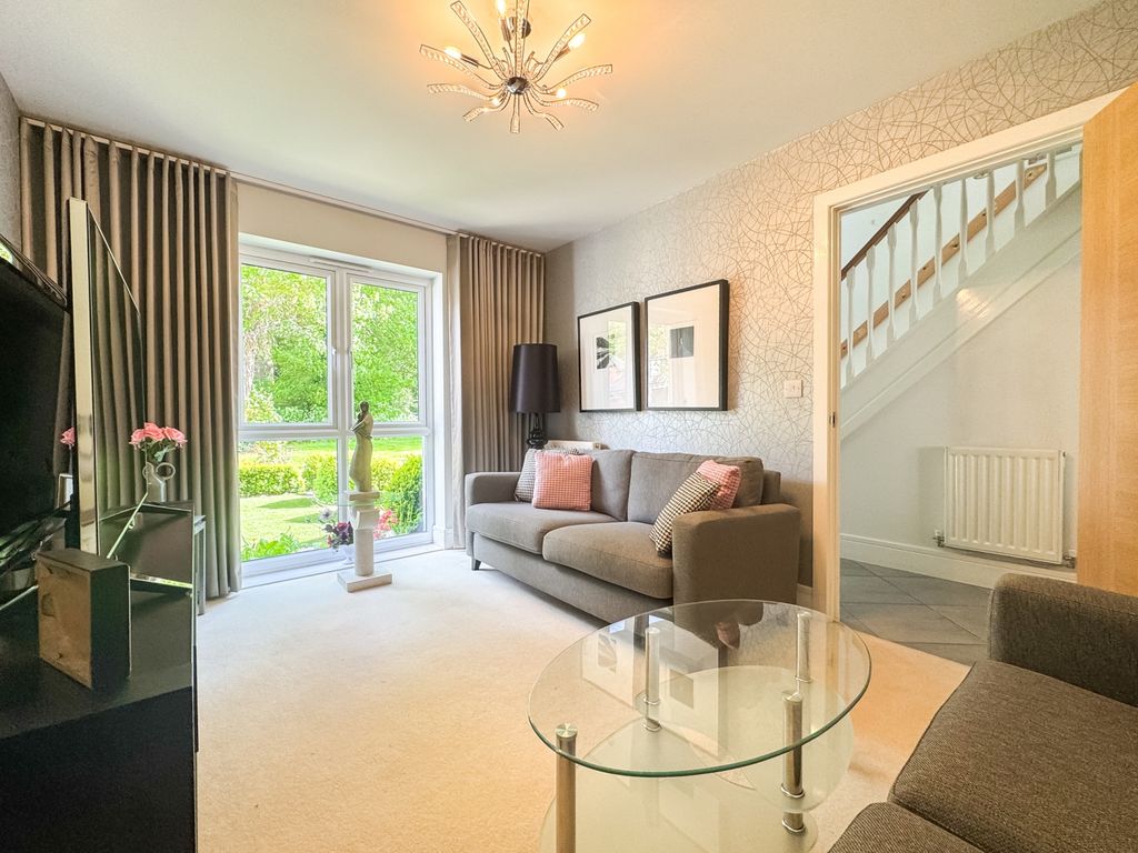 4 bed detached house for salePark Wynd, Middlesbrough TS4 photo 3
