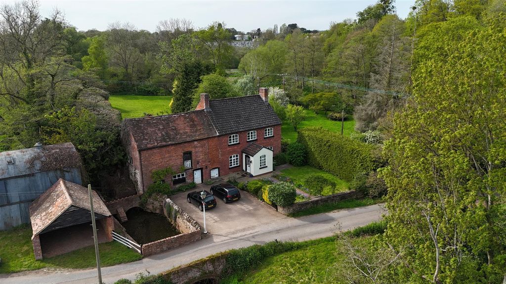 5 bed detached house for saleCleeve Mill Lane, Newent GL18