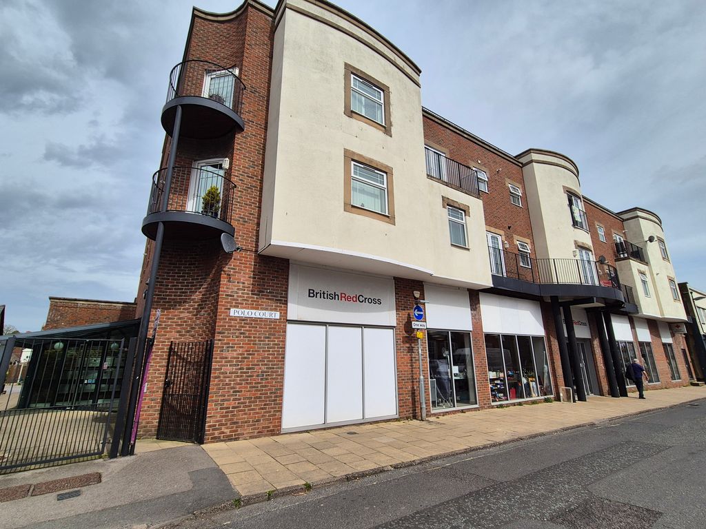 2 bed flat for saleSwan Street, Petersfield GU32