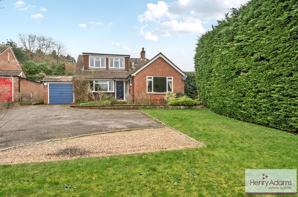 5 bed detached bungalow for salePulens Lane, Petersfield GU31