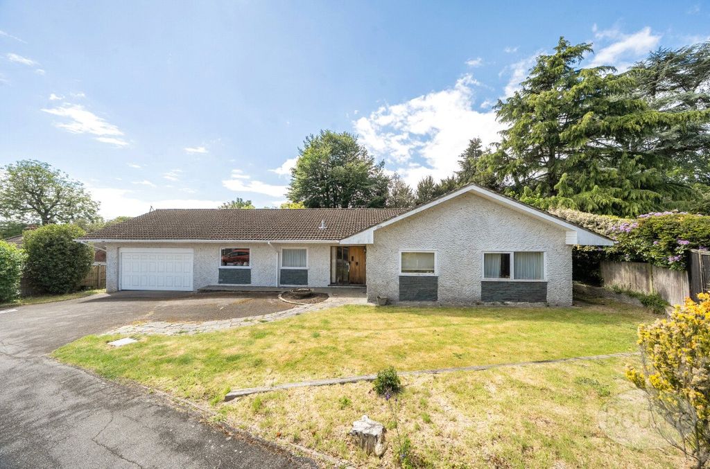 3 bed bungalow for saleLove Lane, Petersfield, Hampshire GU31