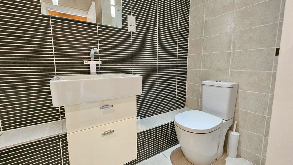 Additional image 8 of 2 bed maisonette for saleThe Old Carriage Works, Brunel Quays, Lostwithiel, Cornwall PL22
