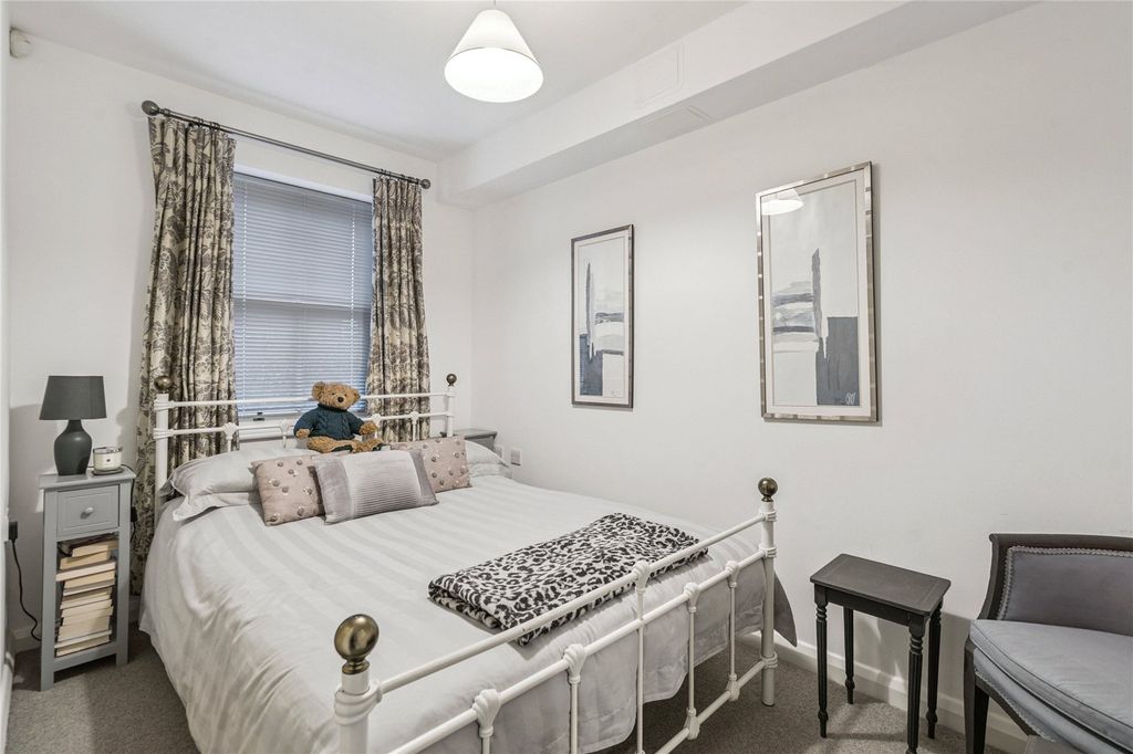 Additional image 9 of 2 bed flat for saleDedmere Road, Marlow, Buckinghamshire SL7