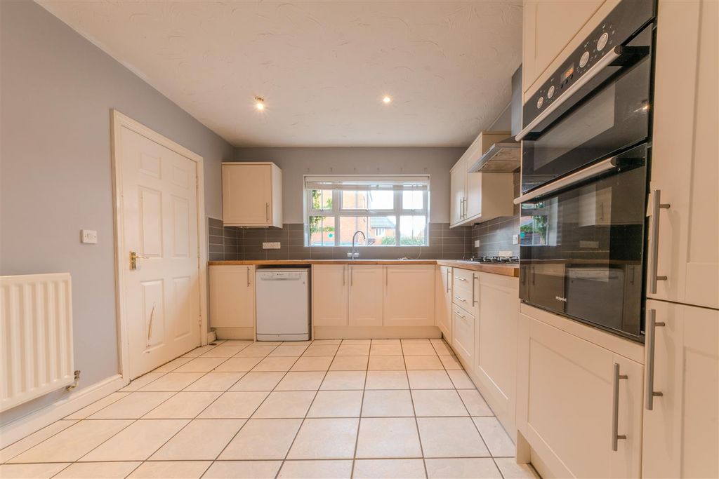 5 bed detached house for saleCoriolanus Square, Heathcote, Warwick CV34 photo 2