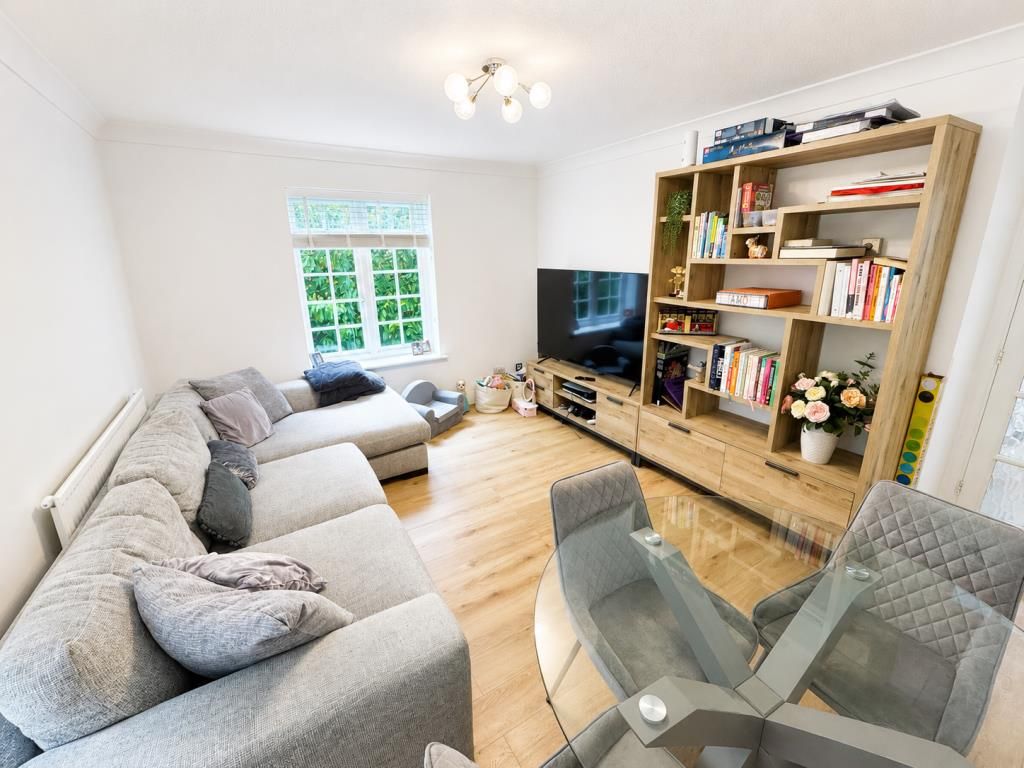 1 bed flat for saleLightwater, Surrey GU18 photo 2