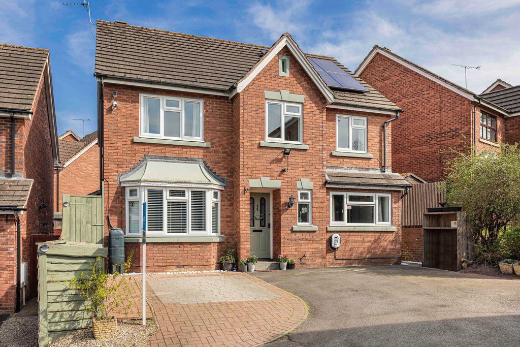 5 bed detached house for saleGodiva Road, Leominster, Herefordshire HR6