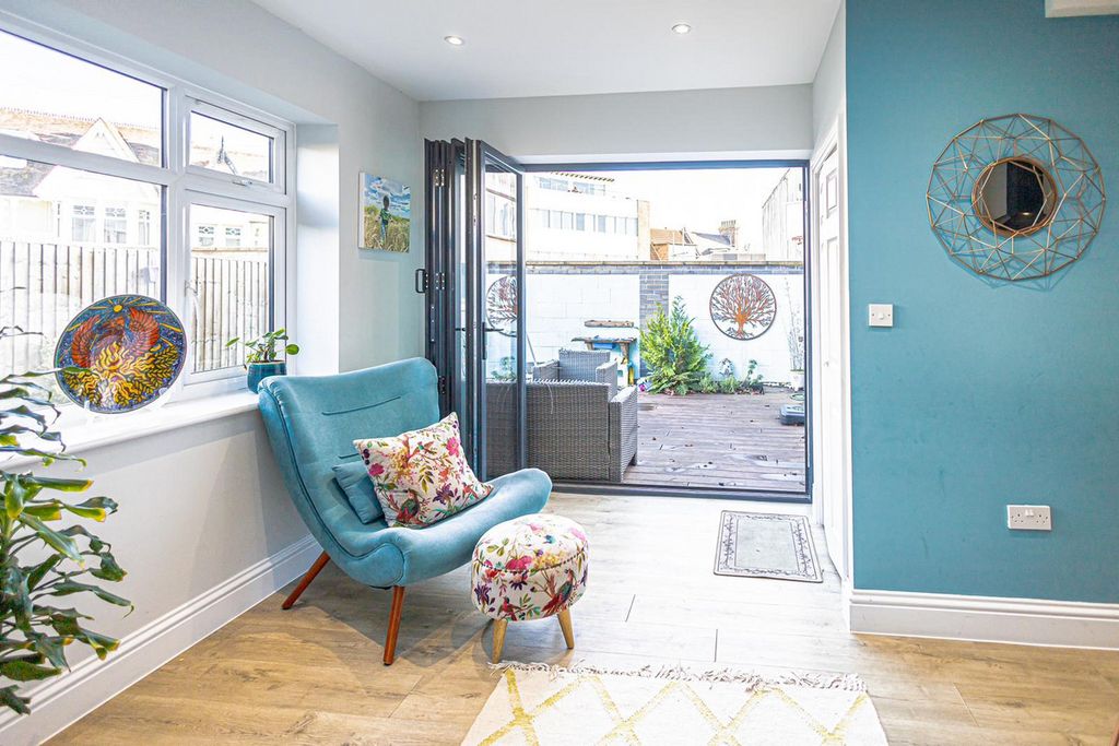Additional image 6 of 2 bed flat for saleGrand Parade, Leigh-On-Sea SS9
