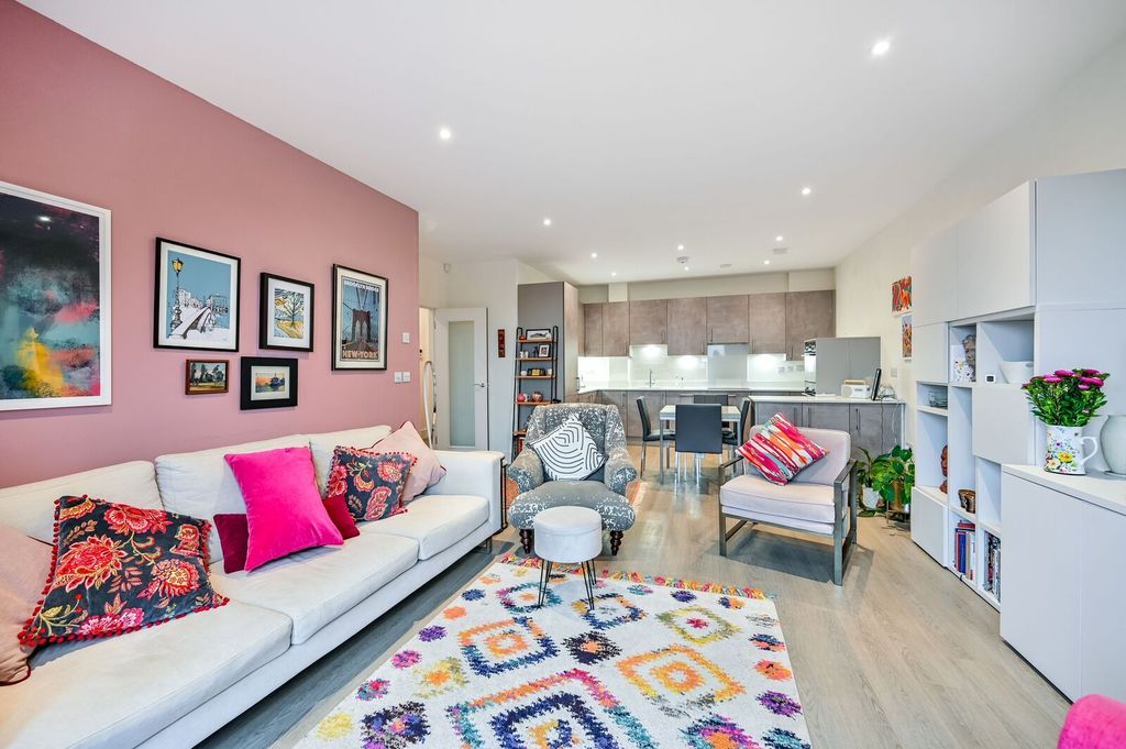 Additional image 4 of 3 bed flat for saleCoombe Road, New Malden KT3