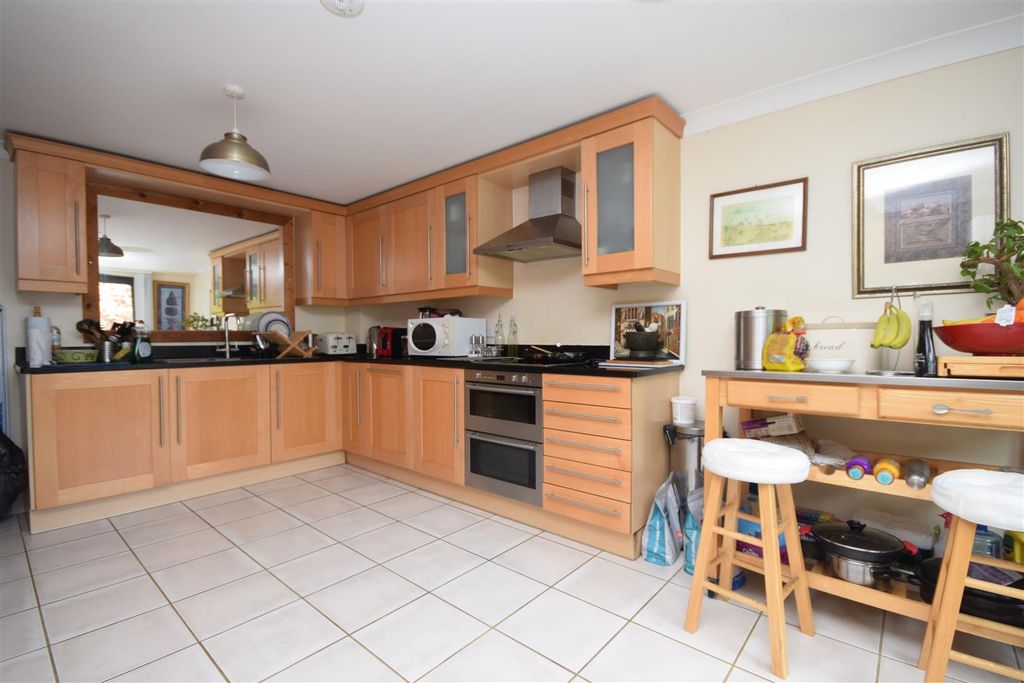 2 bed flat for saleCity Centre NR1 photo 5