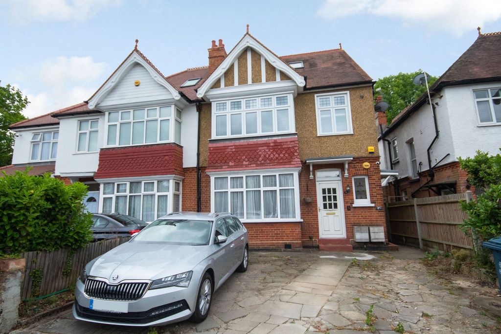 3 bed maisonette for saleMarsh Road, Pinner, Middlesex HA5