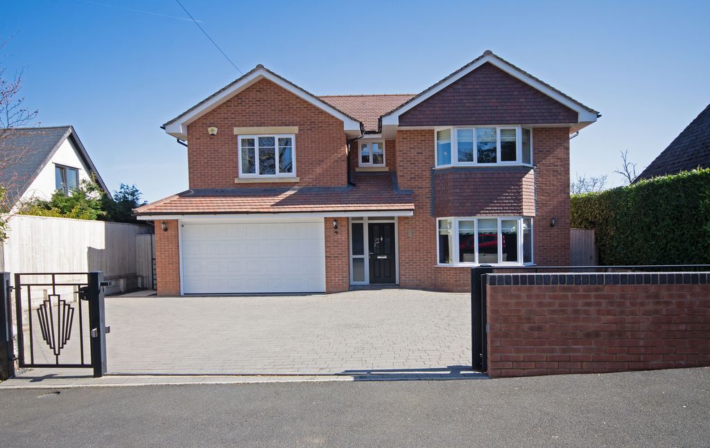 4 bed detached house for saleSt. Peters Road, Malvern Worcestershire WR14