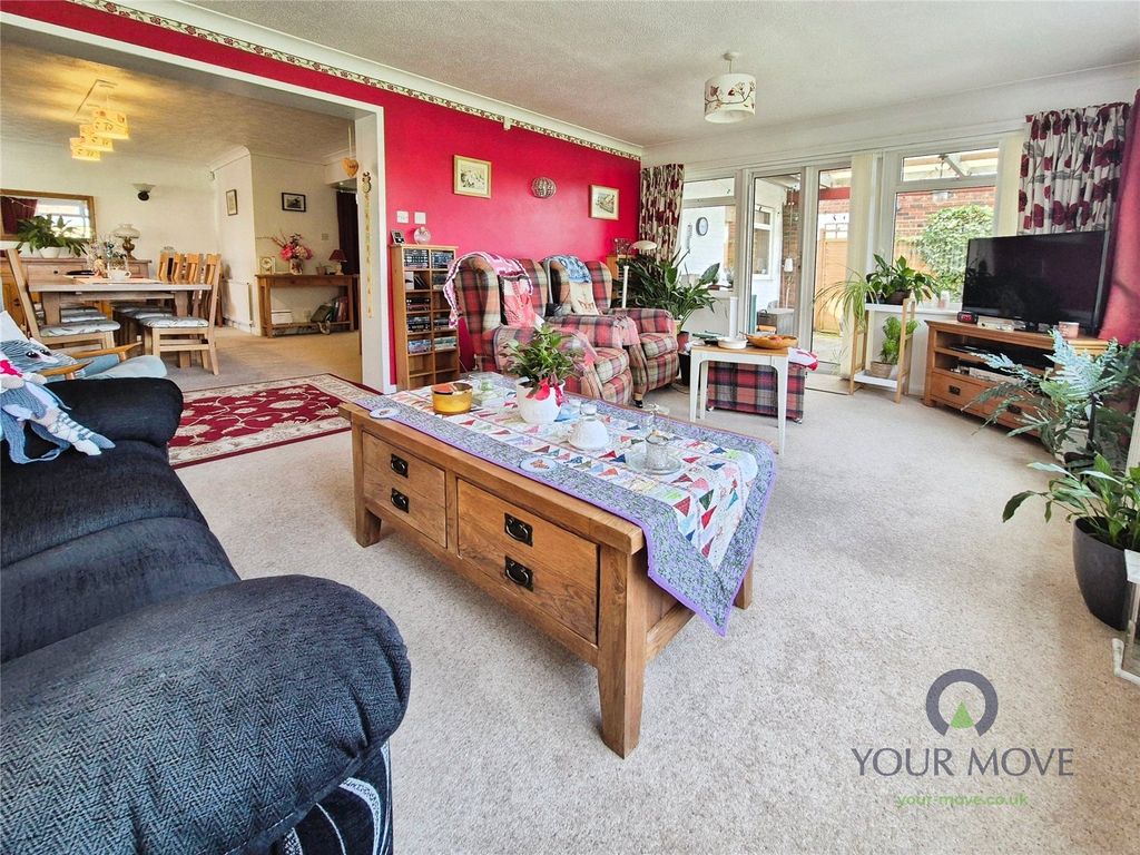 4 bed detached house for saleDittons Road, Polegate, East Sussex BN26 photo 2