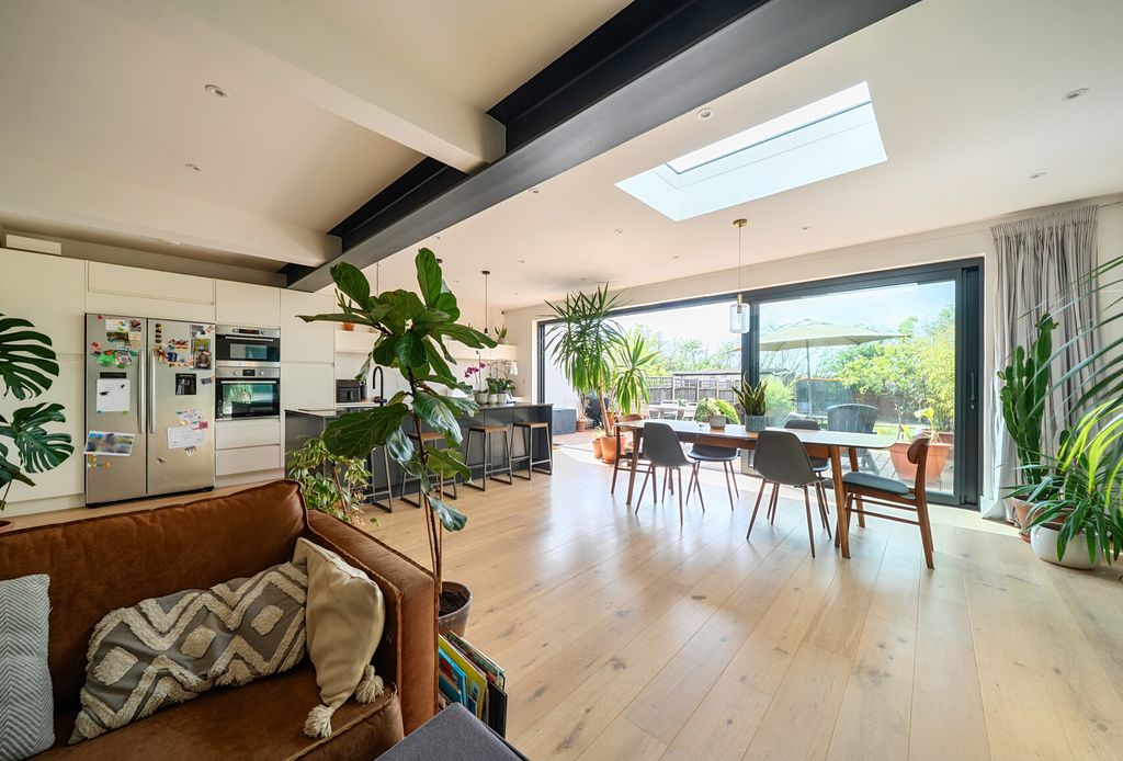 Additional image 7 of 3 bed semi-detached house for saleArundel Avenue, Morden SM4