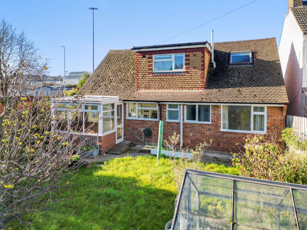 4 bed chalet for saleRailway Road, Newhaven BN9