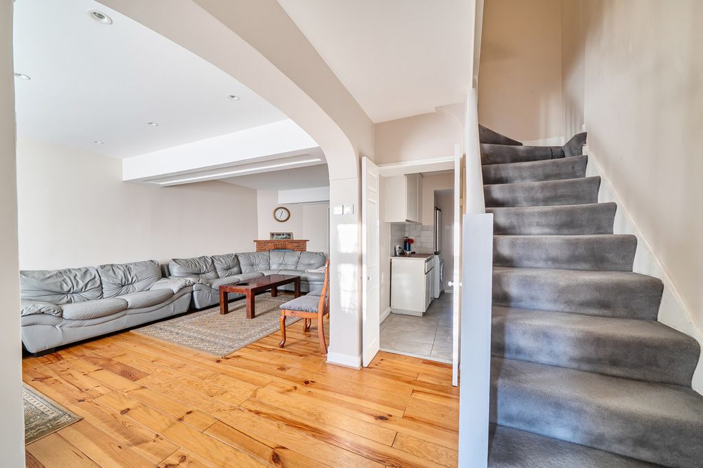 Additional image 12 of 4 bed semi-detached house for saleKingshill Avenue, Northolt UB5