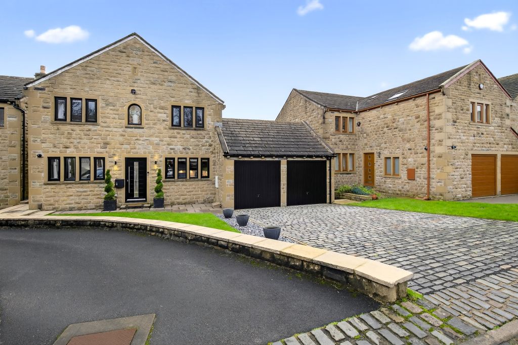 4 bed detached house for saleCovey Clough Court, Upper Hopton, Mirfield WF14