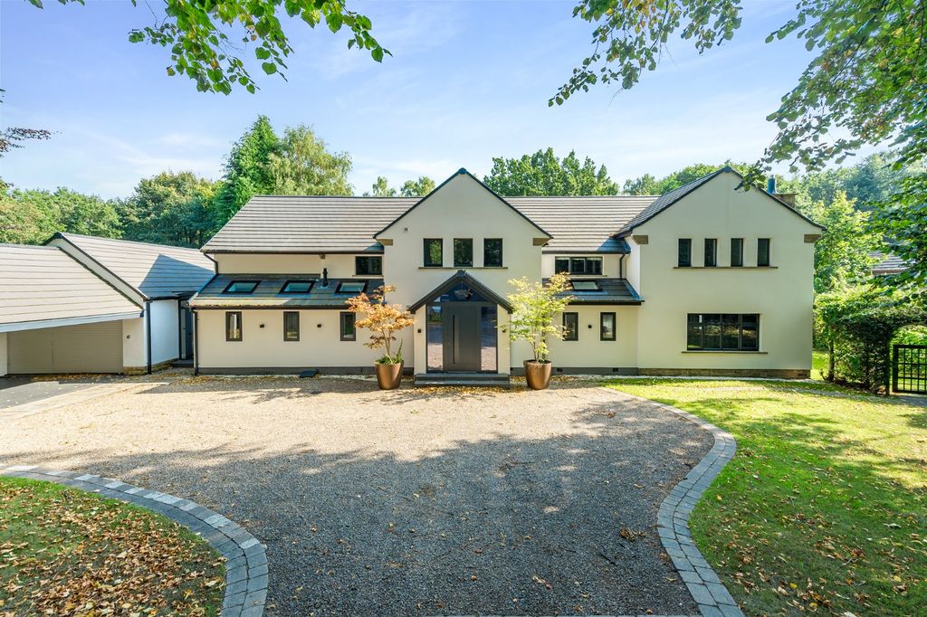 5 bed detached house for saleLangford House, Clara Drive, Calverley, Pudsey, West Yorkshire LS28