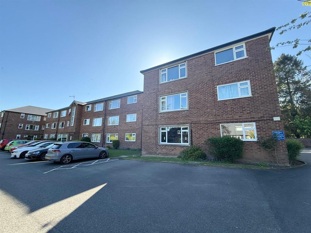 2 bed flat for saleTytherington Court, Macclesfield SK10
