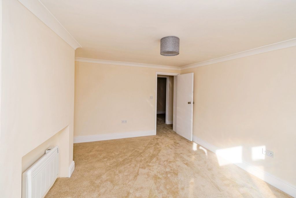 Additional image 8 of 2 bed flat for saleHigh Street, Lyndhurst, Hampshire SO43