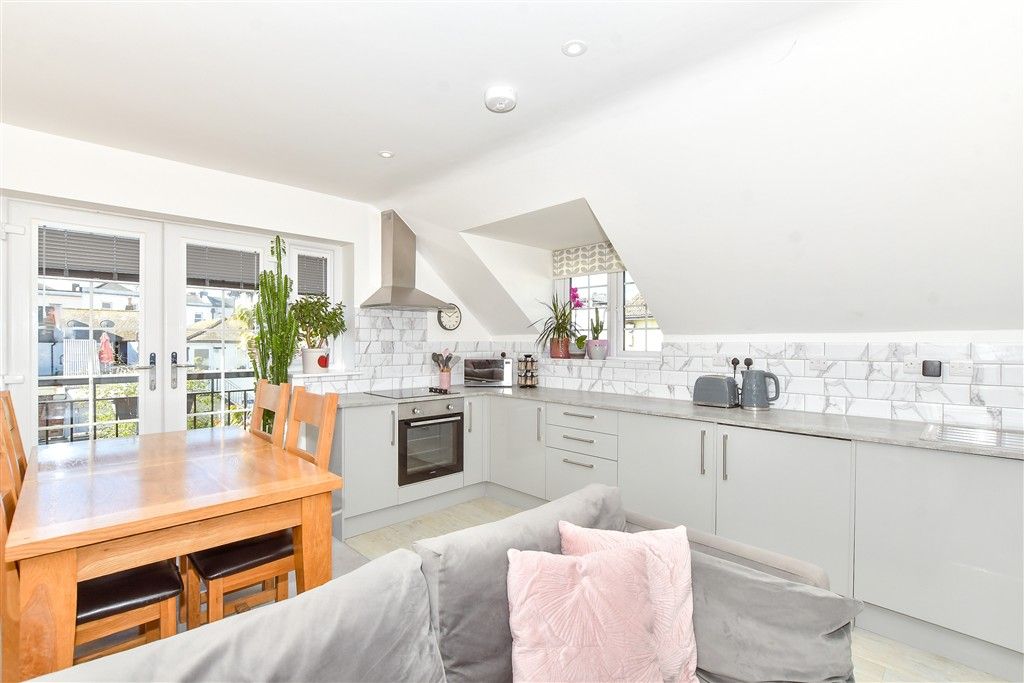 2 bed flat for saleSt. Martin's Lane, Littlehampton, West Sussex BN17
