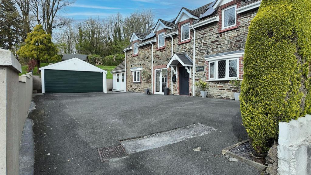 4 bed detached house for saleLong Row, Felinfoel, Llanelli SA15