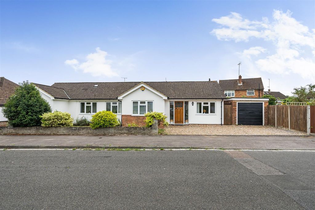 3 bed detached bungalow for saleRay Lea Road, Maidenhead SL6