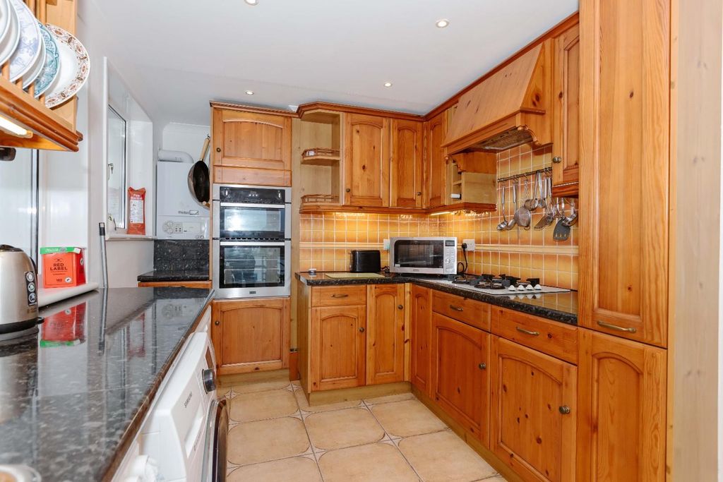 Additional image 6 of 3 bed semi-detached house for saleBrighton Road, Lancing BN15