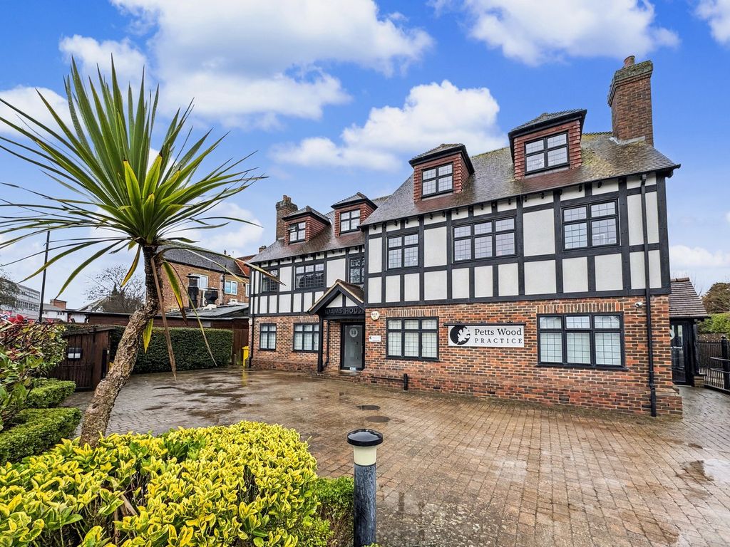 2 bed flat for saleWest Way, Petts Wood, Orpington BR5