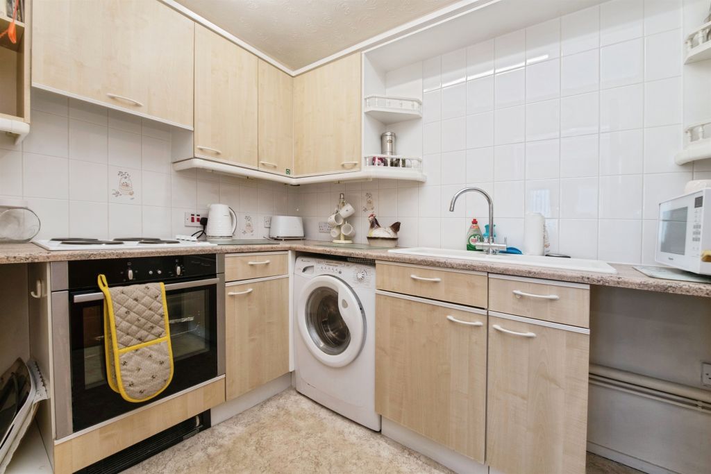 Additional image 6 of 2 bed flat for saleAnning Road, Lyme Regis DT7