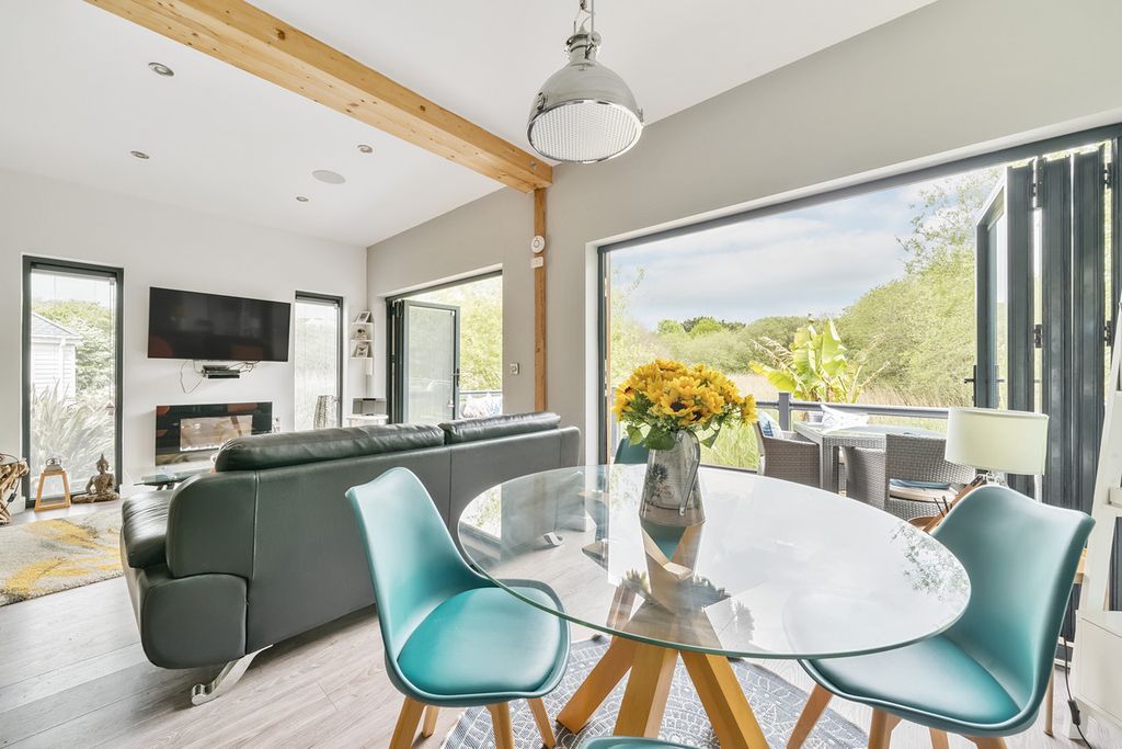 2 bed mobile/park home for salePar Beach, Par PL24 photo 4