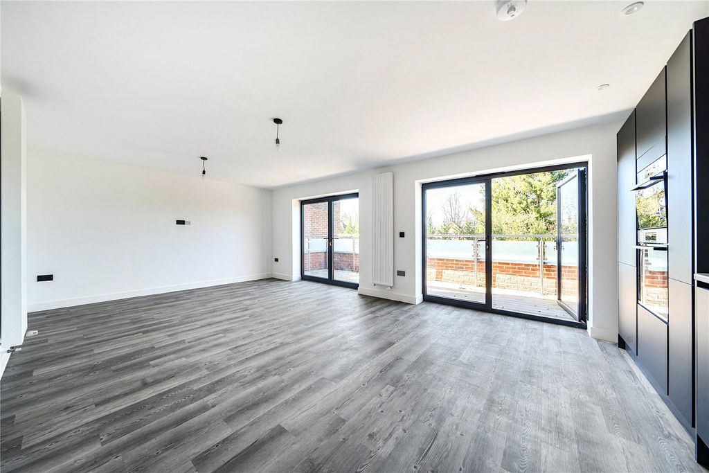 2 bed flat for saleCrofton Road, Locksbottom BR6 photo 2