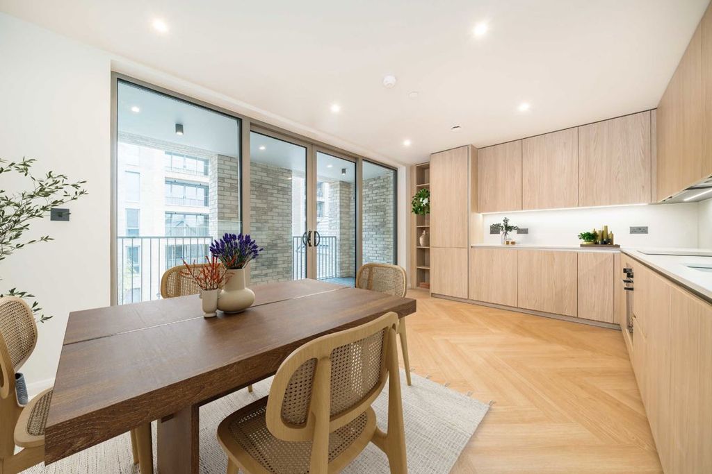 Additional image 3 of 3 bed flat for saleCoombe Road, New Malden KT3