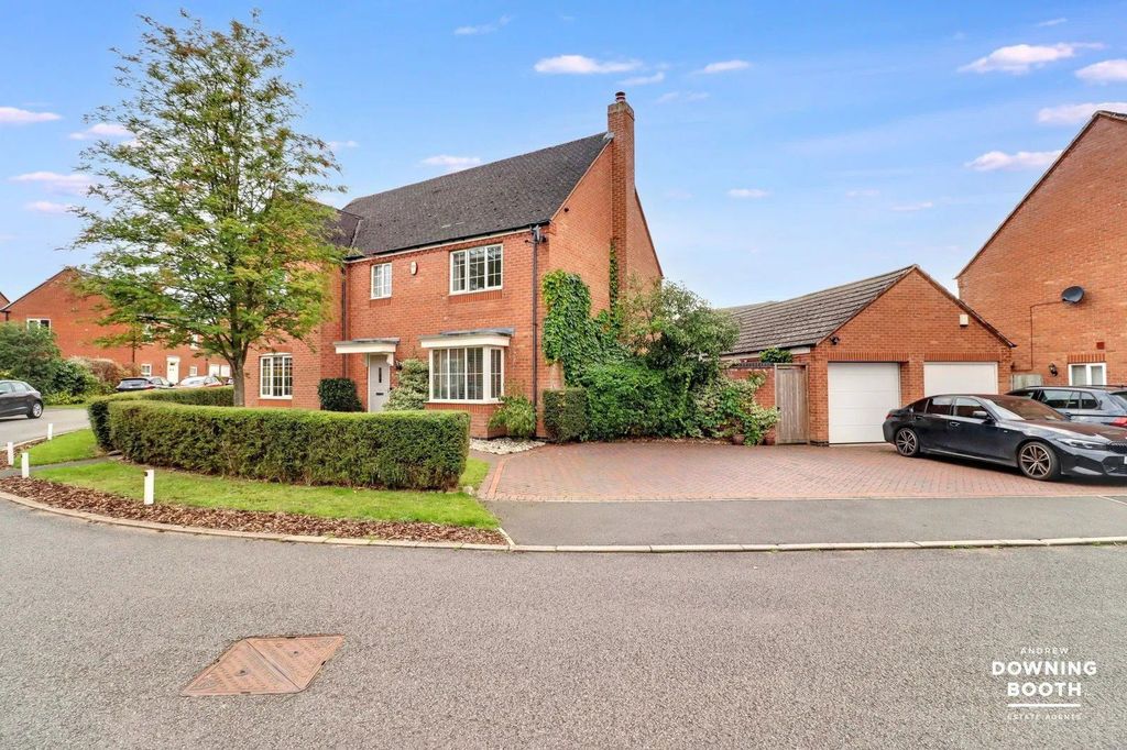 4 bed detached house for saleNewbold Close, Lichfield WS13