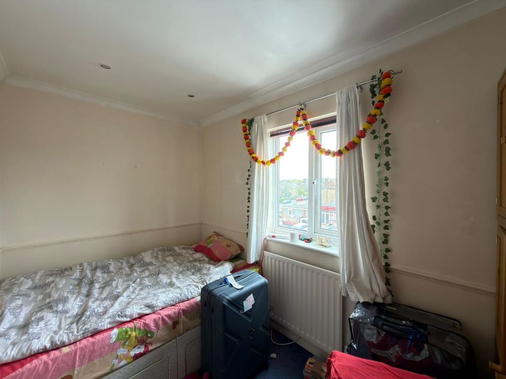 Additional image 6 of 5 bed flat for sale165A Darkes Lane, Potters Bar, Hertfordshire EN6