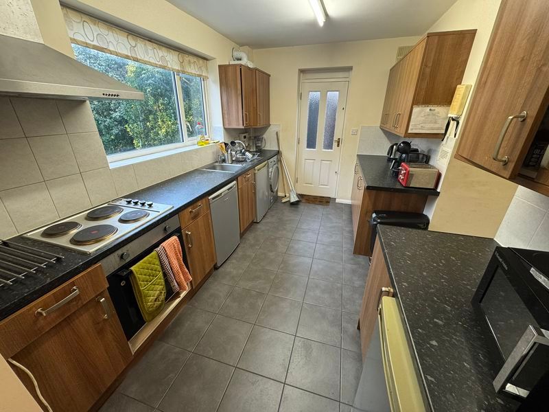 Additional image 3 of 5 bed semi-detached house for saleRuislip Road, Northolt UB5