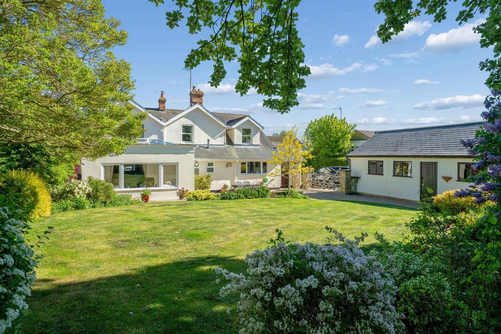 5 bed detached house for salePark Road, Sherington, Newport Pagnell MK16