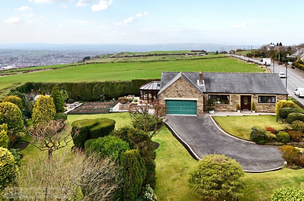 4 bed detached bungalow for saleBuckstones Road, Oldham, Greater Manchester OL1