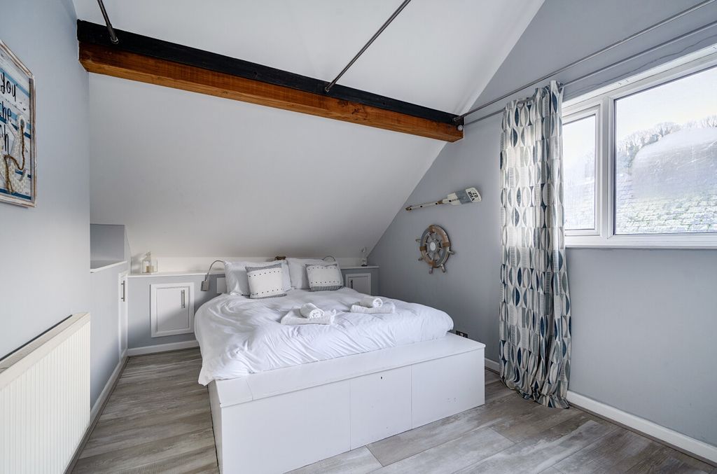 Additional image 4 of 1 bed flat for saleLower Market Street, Looe, Cornwall PL13