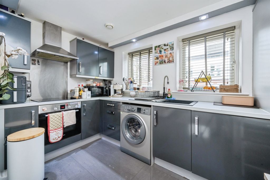 Additional image 14 of 1 bed flat for saleAddenbrookes Road, Newport Pagnell MK16