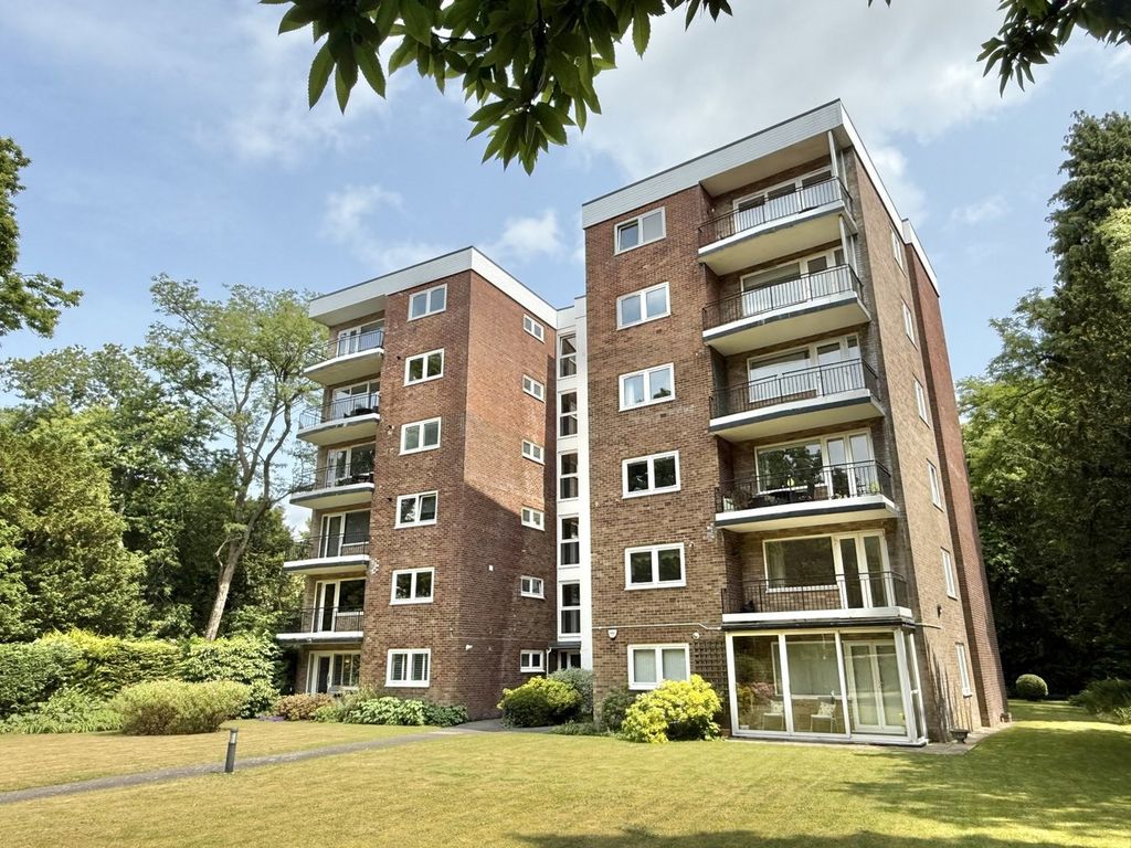 2 bed flat for sale8 The Avenue, Poole BH13