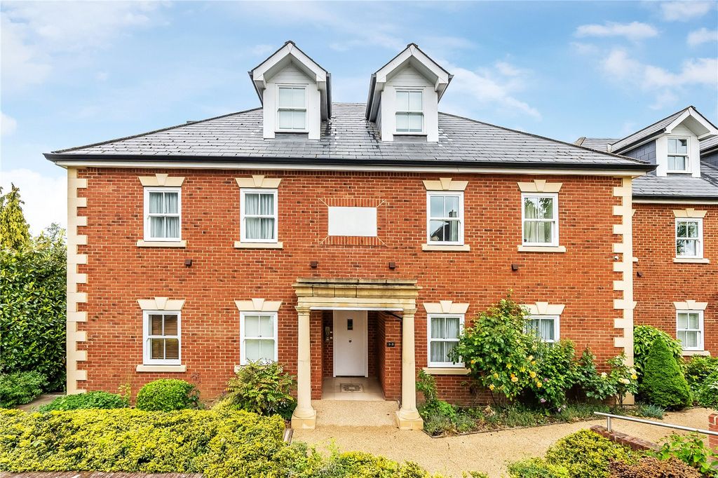 3 bed flat for saleWest Hill, Oxted, Surrey RH8