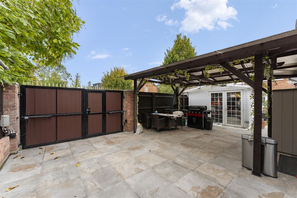 Additional image 21 of 6 bed semi-detached house for saleRushdene Crescent, Northolt UB5