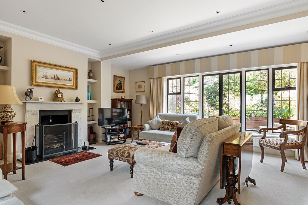 4 bed detached house for saleThe Downs, Leatherhead, Surrey KT22 photo 4