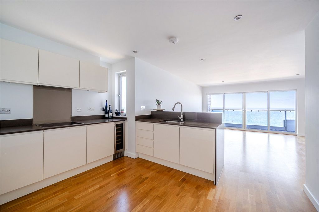 Additional image 5 of 2 bed flat for salePentire Avenue, Newquay, Cornwall TR7