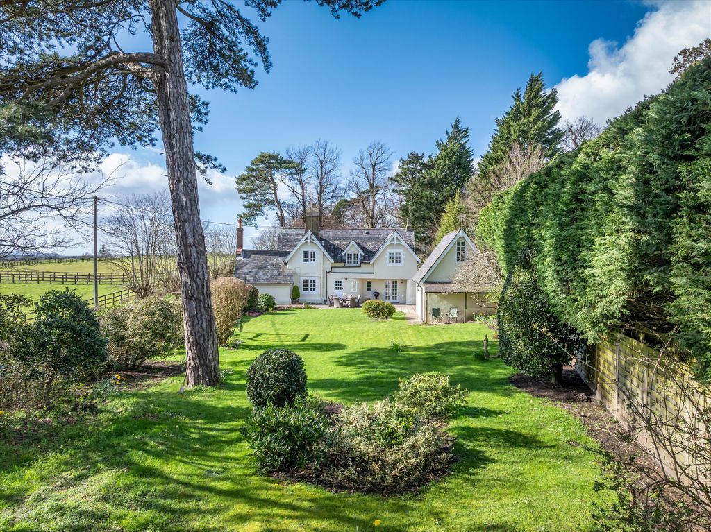 4 bed detached house for saleBurton Park Road, Petworth, West Sussex GU28