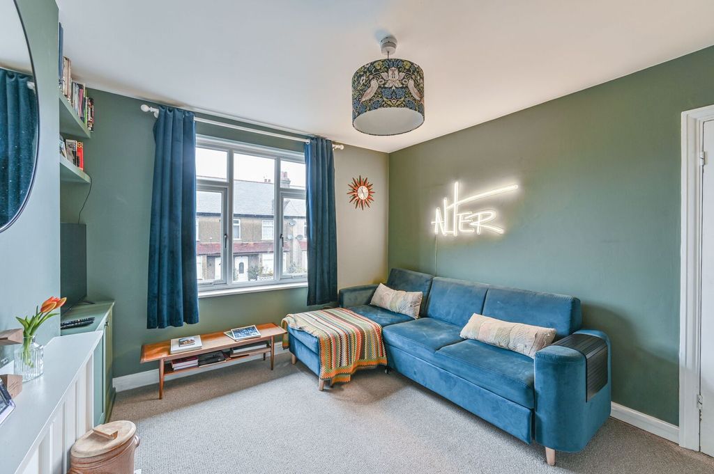 3 bed maisonette for saleDorset Road, Mitcham CR4