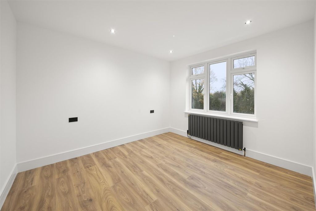 Additional image 10 of 5 bed semi-detached house for saleThe Heights, Northolt UB5