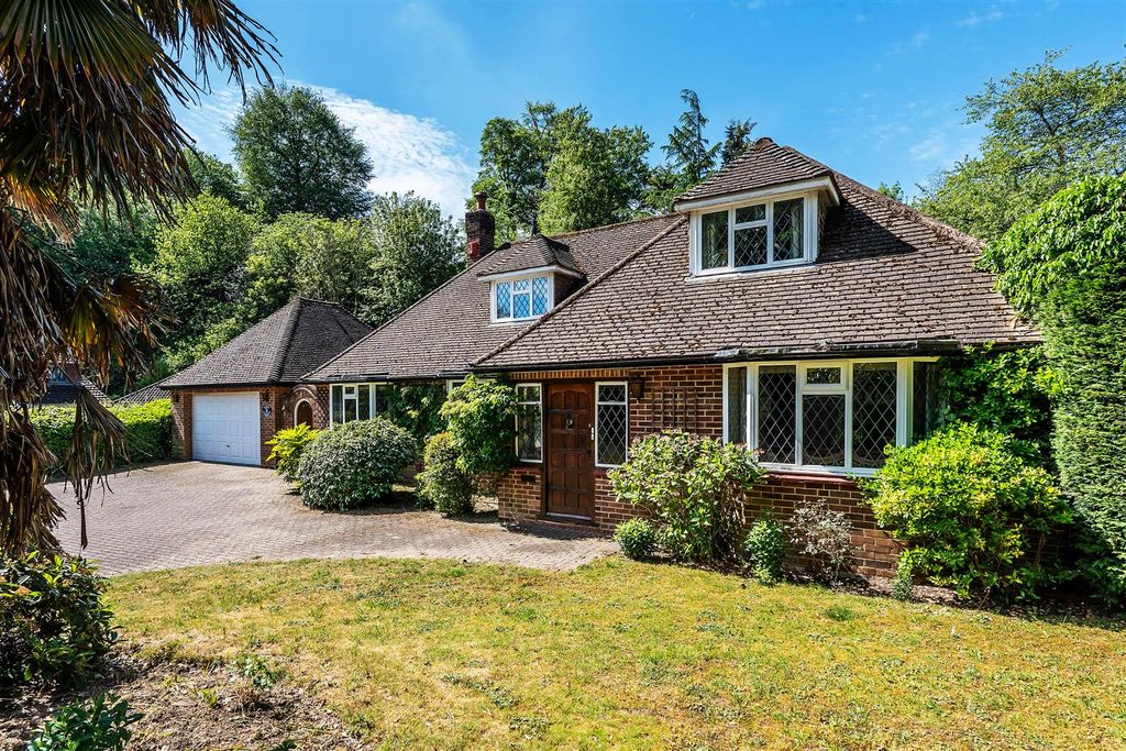 3 bed detached house for saleWoodhurst Park, Oxted RH8