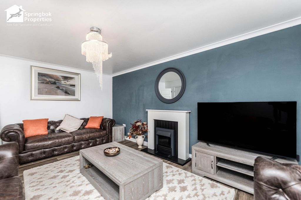 4 bed detached house for salePrinces Drive, Pontefract, West Yorkshire WF8 photo 4